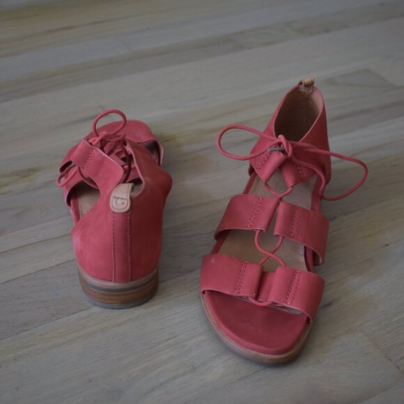 Gentle Souls By Kenneth Cole Red Fina Womens Sandals - Picture 6 of 11